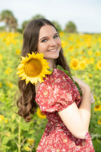 orlando senior girl portrait session at a sunflower farm with khim higgins photography