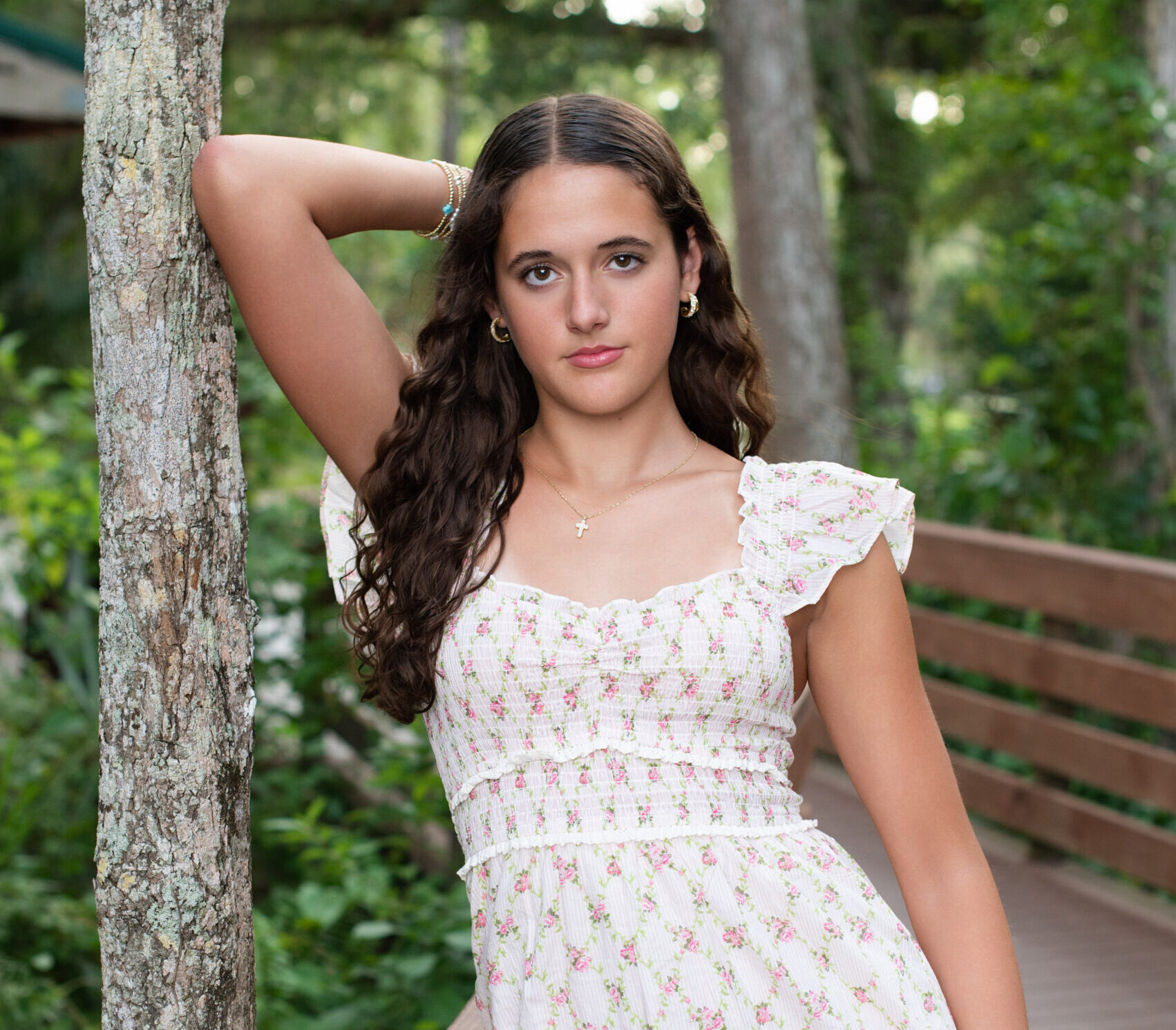 Oviedo senior girl leaning on a tree with her elbow looking at Khim Higgins photography.