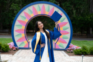 Orlando senior photo session outdoor at Leu Gardens. 